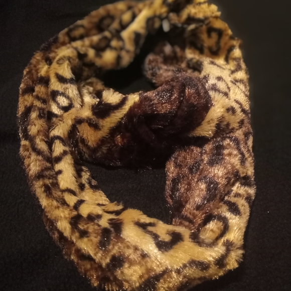 Infinity Looped Leopard Print Scarf. - Picture 3 of 3